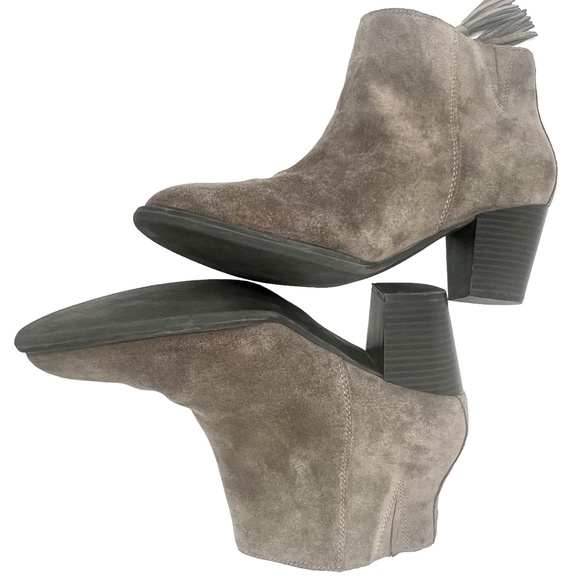 Vionic women's Madeline Greige Weatherproof Suede Ankle Boot size 9 - Picture 4 of 13